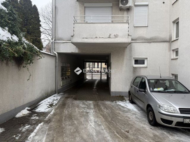 Eladó téglalakás, Szegeden 49.9 M Ft, 2 szobás