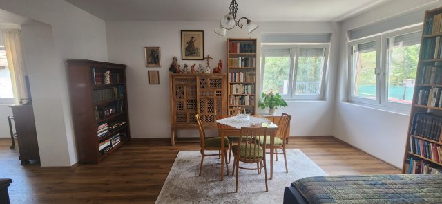 Eladó családi ház, Szigetmonostorban 94.99 M Ft, 2 szobás