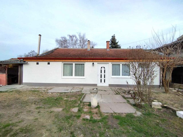 Eladó téglalakás, Kiskunhalason 17.8 M Ft, 3 szobás