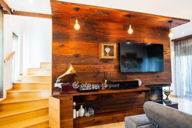 Eladó családi ház, Balatonfűzfőn 180 M Ft, 3+1 szobás