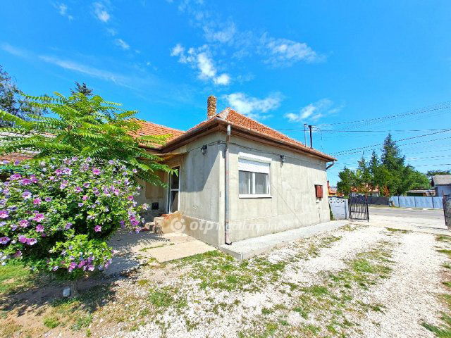 Eladó családi ház, Abonyban 39.9 M Ft, 2 szobás