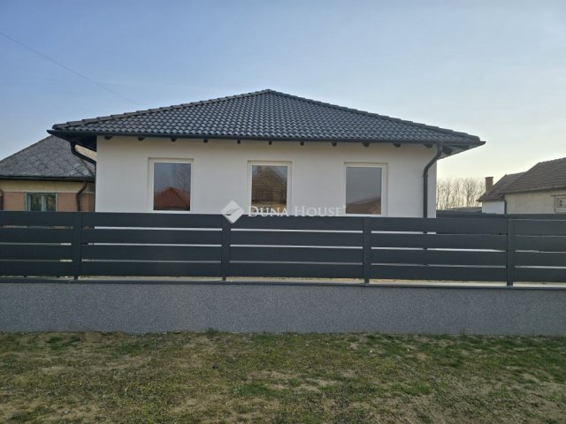 Eladó ikerház, Újlengyelen 69.99 M Ft, 3 szobás