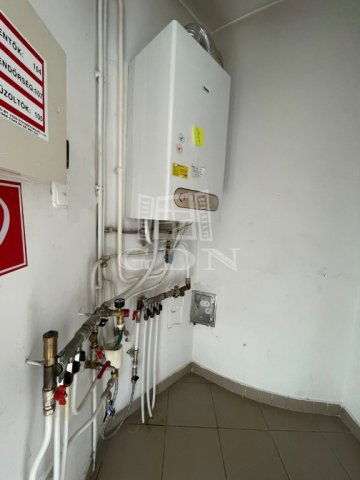 Kiadó iroda, Székesfehérvárott 200 E Ft / hó, 2 szobás