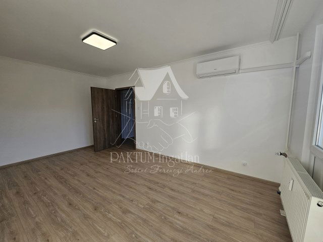 Eladó panellakás, Szolnokon 32.5 M Ft, 1+1 szobás