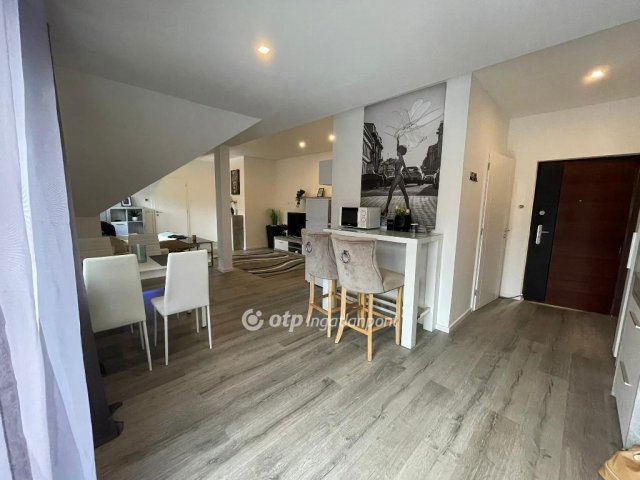 Eladó téglalakás, Fertőszentmiklóson 68.9 M Ft, 2 szobás