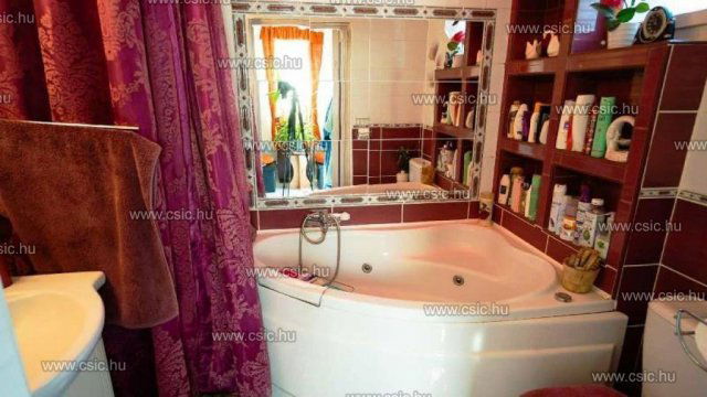 Eladó családi ház, Budakalászon 108.7 M Ft, 4 szobás