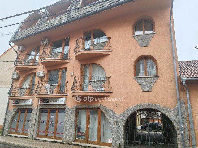 Eladó sorház, Szolnokon 505.9 M Ft, 16 szobás