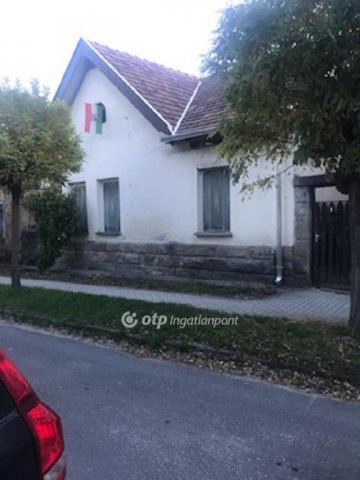 Eladó családi ház, Budakalászon 87.9 M Ft, 4 szobás