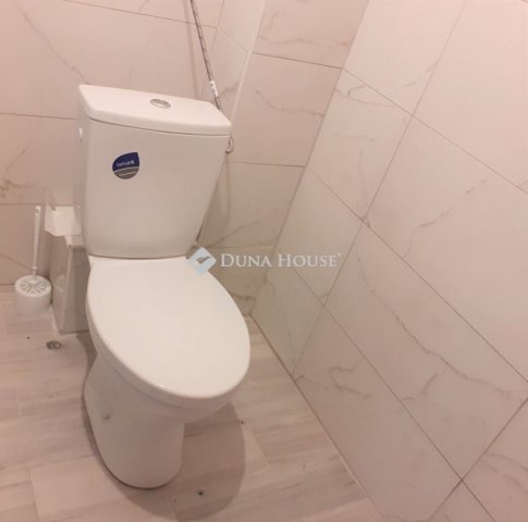 Eladó családi ház, Ádándon 53.5 M Ft, 6 szobás