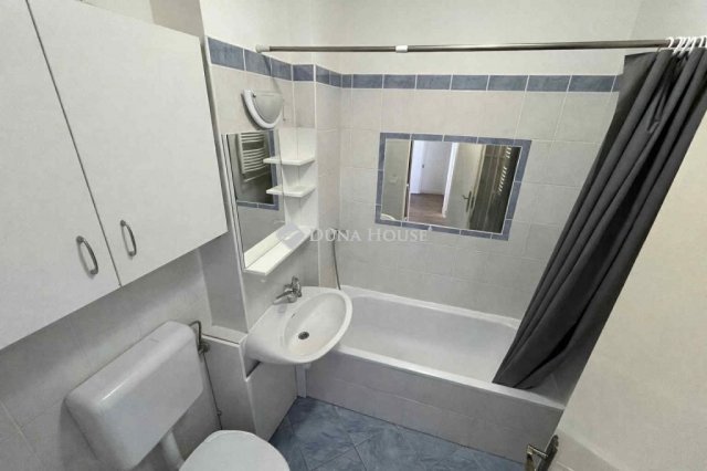 Kiadó panellakás, albérlet, Pécsett 110 E Ft / hó, 2 szobás