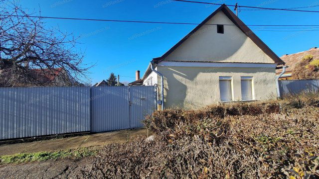 Eladó családi ház, Jászberényben 22.9 M Ft, 2 szobás