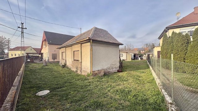 Eladó családi ház, Dunakeszin 47.9 M Ft, 2 szobás