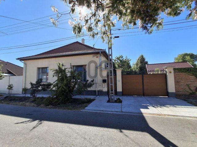 Eladó családi ház, Cegléden 210 M Ft, 4 szobás