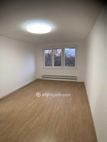 Eladó panellakás, Budapesten, III. kerületben 61.9 M Ft, 2 szobás