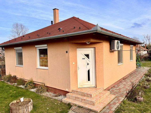 Eladó családi ház, Cegléden 46.5 M Ft, 2 szobás