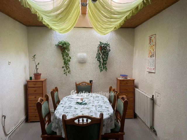 Eladó családi ház, Napkoron 55.9 M Ft, 2+1 szobás