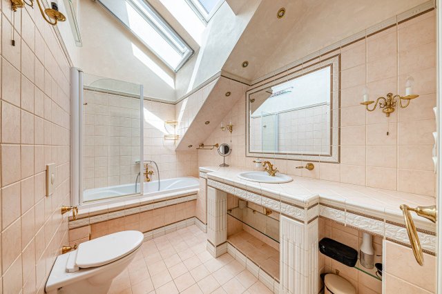 Eladó családi ház, Budapesten, II. kerületben 500.5 M Ft