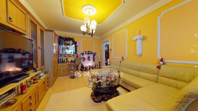 Eladó panellakás, Tiszaújvárosban 35 M Ft, 1+2 szobás