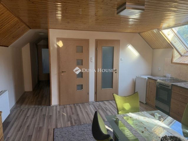 Eladó családi ház, Pécsett 123 M Ft, 5 szobás