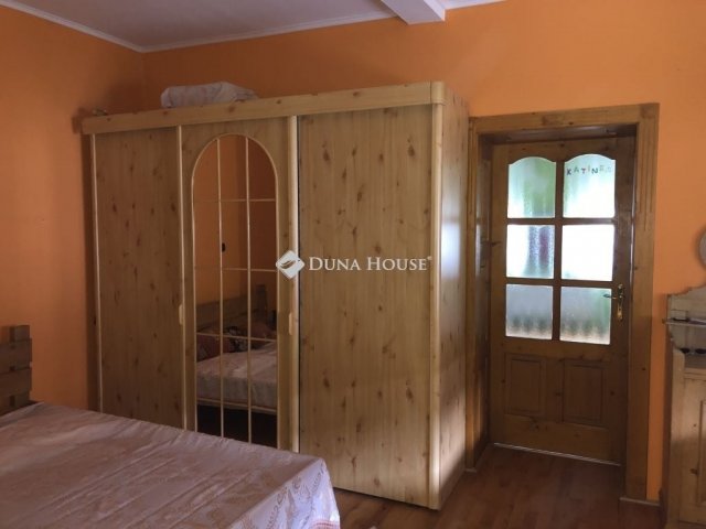 Eladó családi ház, Majson 20.9 M Ft, 3 szobás