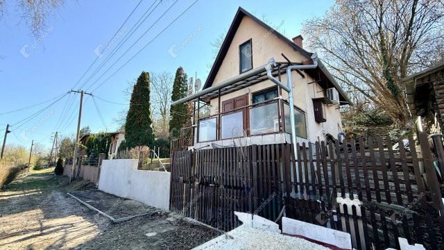 Eladó nyaraló, Gombán 27.5 M Ft, 2 szobás / költözzbe.hu