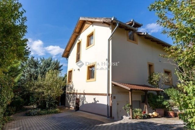 Eladó családi ház, Szentendrén 165 M Ft, 5 szobás