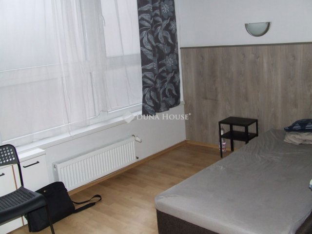 Eladó panellakás, Esztergomban 112 M Ft, 5 szobás