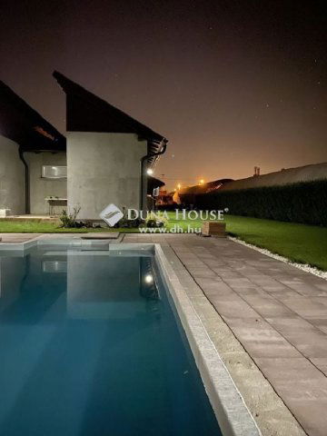 Eladó családi ház, Budakalászon 290 M Ft, 6+2 szobás