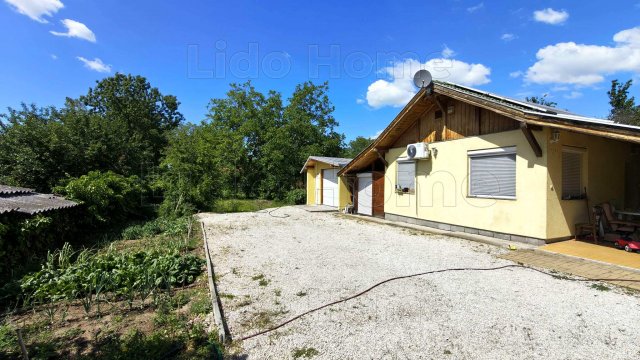Eladó családi ház, Balatonszárszón 89.9 M Ft, 4+2 szobás