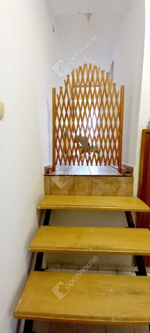 Eladó családi ház, Pápán 52 M Ft, 5 szobás