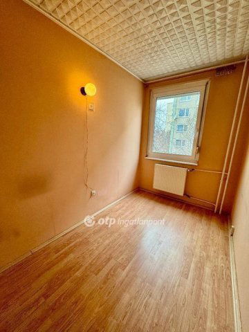 Eladó panellakás, Győrött 48.5 M Ft, 2+1 szobás