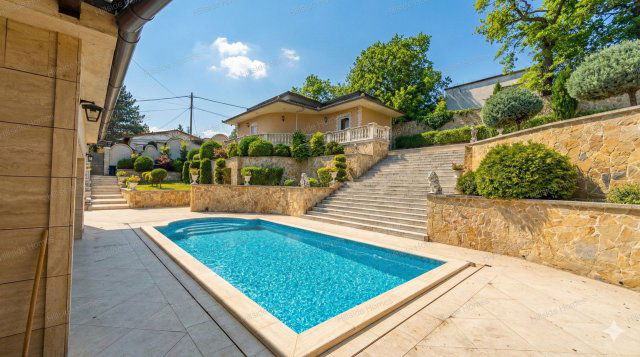 Eladó családi ház, Budapesten, II. kerületben 1000 M Ft