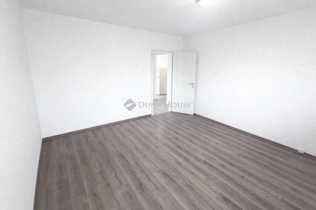 Eladó panellakás, Kecskeméten 51.5 M Ft, 3 szobás