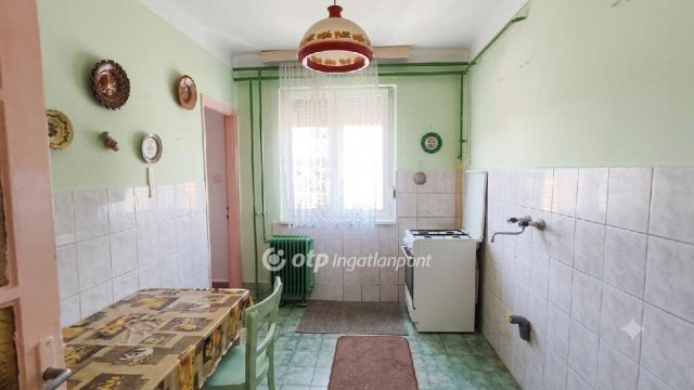 Eladó családi ház, Kisújszálláson 27 M Ft, 2 szobás