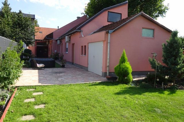 Eladó családi ház, Székesfehérvárott 119 M Ft, 3 szobás