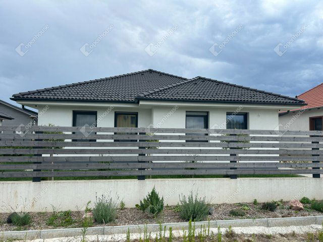Eladó családi ház, Nagycenken 165 M Ft, 5 szobás