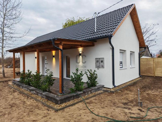 Eladó családi ház, Újszilváson 39.5 M Ft, 3 szobás