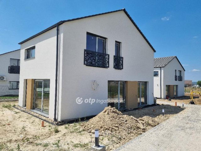 Eladó ikerház, Budajenőn 175 M Ft, 4+1 szobás