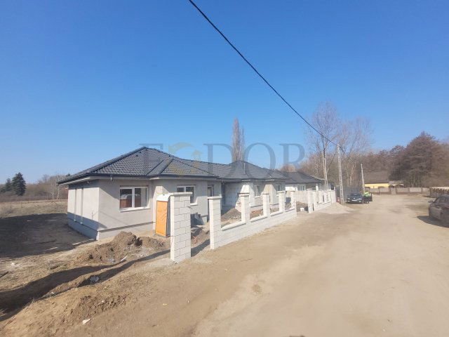 Eladó ikerház, Erdőkertesen 109.5 M Ft, 5 szobás