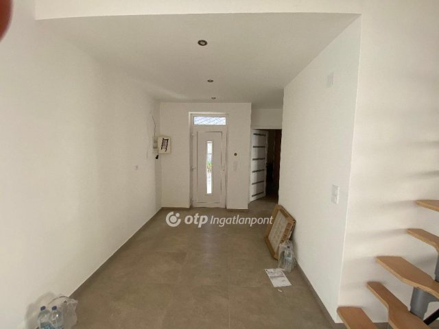 Eladó családi ház, Veszprémben 85 M Ft, 2 szobás