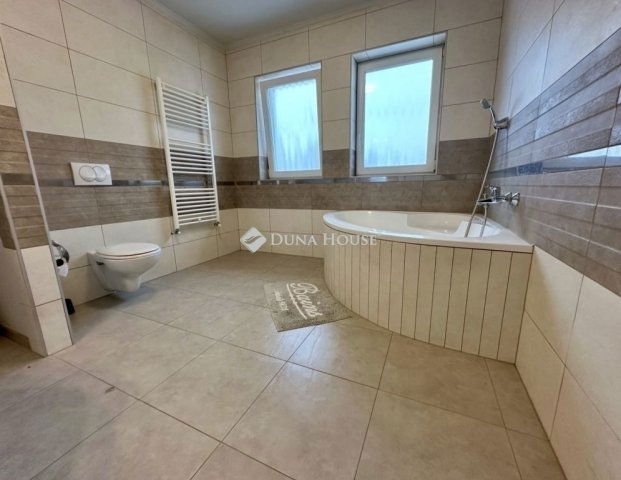 Eladó családi ház, Budapesten, XVIII. kerületben 200 M Ft