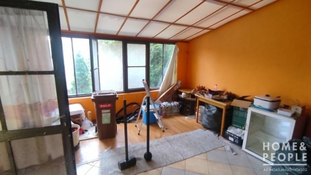 Eladó családi ház, Szegeden 92.9 M Ft, 6 szobás