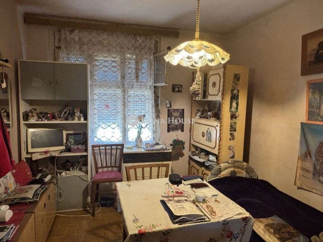 Eladó családi ház, Lábatlanon 19.5 M Ft, 2 szobás