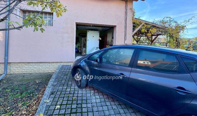 Eladó családi ház, Nyúlon 149.5 M Ft, 4 szobás