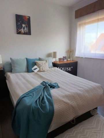 Eladó téglalakás, Győrött 118.5 M Ft, 4 szobás