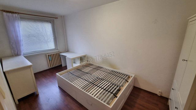 Eladó panellakás, Esztergomban 44 M Ft, 2 szobás