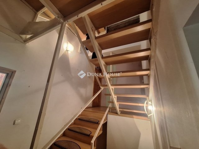 Eladó családi ház, Szombathelyen 98 M Ft, 5 szobás