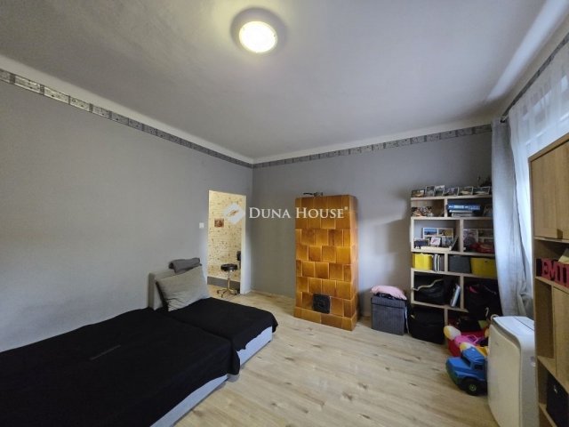 Eladó panellakás, Várpalotán 36.9 M Ft, 2 szobás