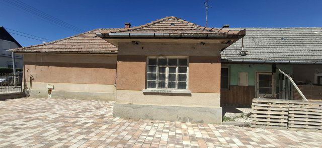 Eladó családi ház, Balatonkenesén 99.9 M Ft, 6 szobás