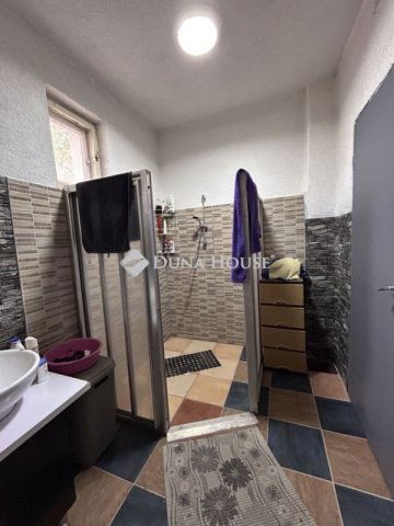 Eladó családi ház, Nagybaracskán 18 M Ft, 2 szobás